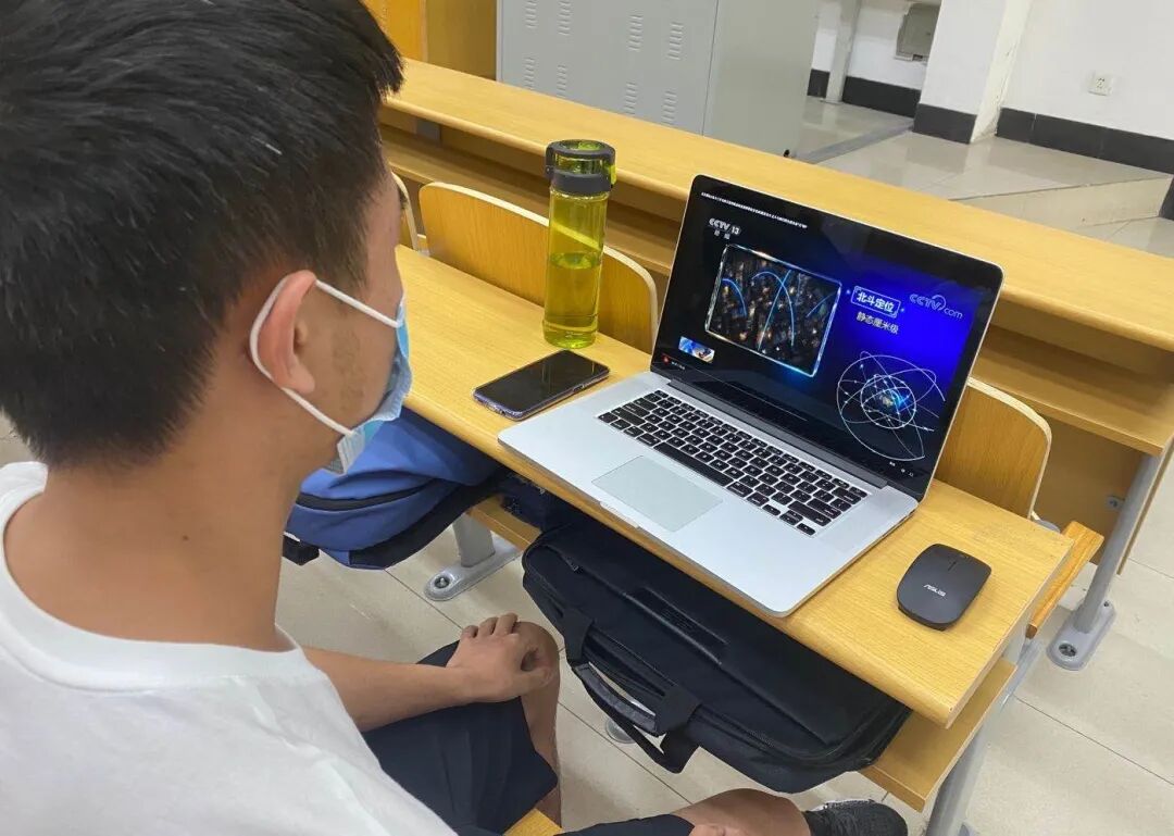 Beidou Networking, Shining Globally! A Heated Discussion Among Students and Faculty at Civil Aviation University of China!
