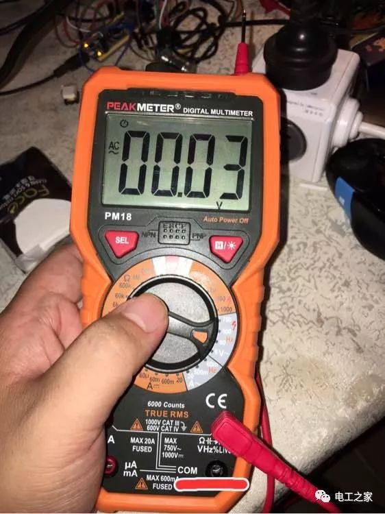 How to Use a Multimeter to Measure and Distinguish Between Voltage, Neutral, and Live Wires