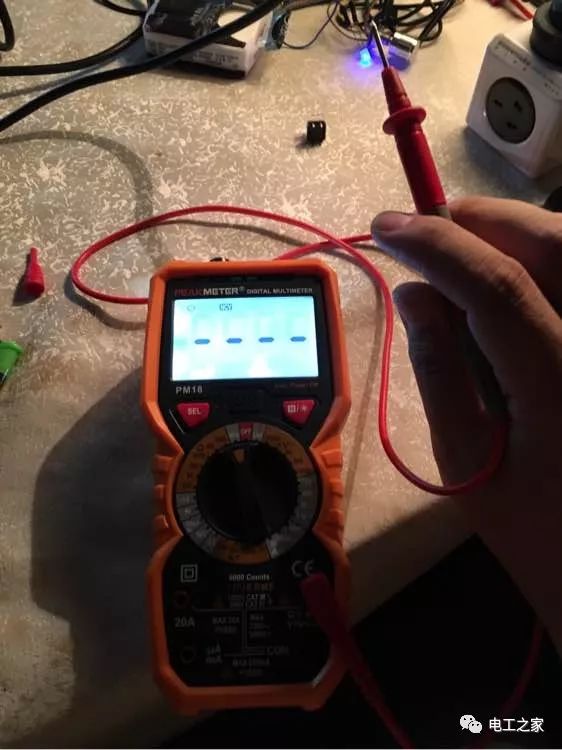How to Use a Multimeter to Measure and Distinguish Between Voltage, Neutral, and Live Wires