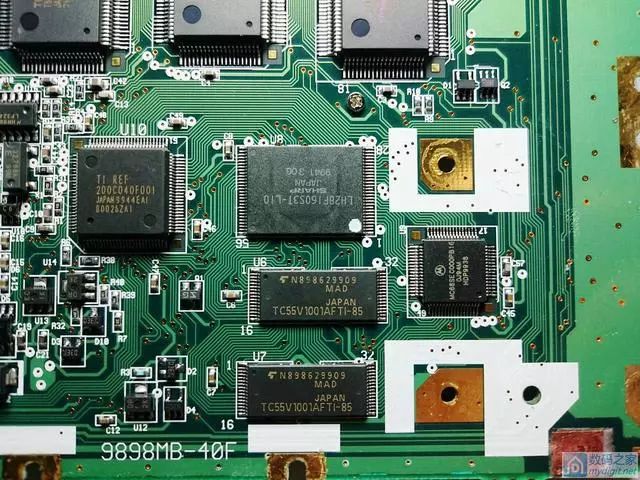 Disassembly of the Vintage Texas Instruments Graphing Calculator: It Can Even Be Overclocked