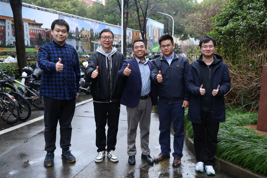 Global Debut! Fudan Team Develops Two-Dimensional Semiconductor Chip "Wuji"