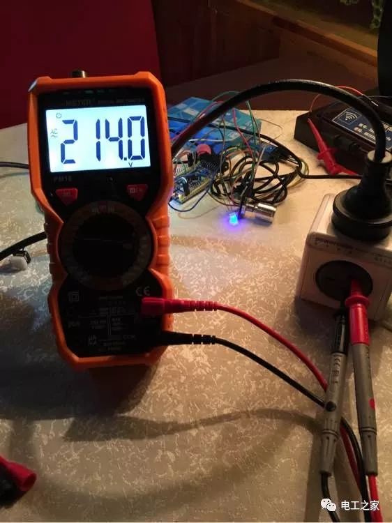 How to Use a Multimeter to Measure and Distinguish Between Voltage, Neutral, and Live Wires