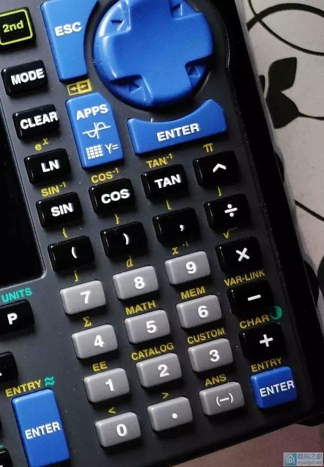 Disassembly of the Vintage Texas Instruments Graphing Calculator: It Can Even Be Overclocked