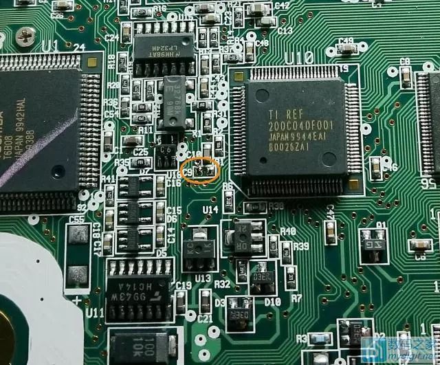 Disassembly of the Vintage Texas Instruments Graphing Calculator: It Can Even Be Overclocked