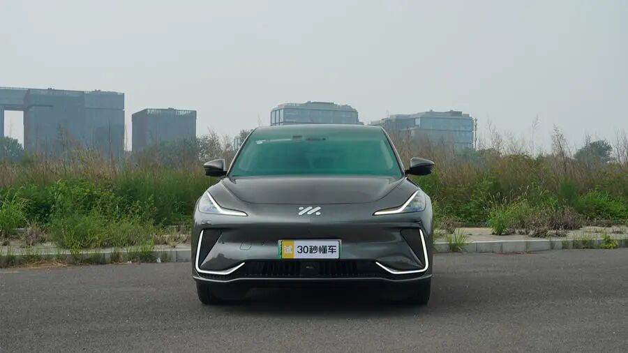 17+11 Sensors with Ultra-High Computing Power: The Intelligent Traffic Management of the Zhiji LS7