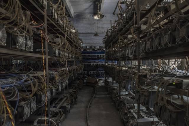 While Others Use High-End Graphics Cards to Mine Bitcoin, He Quietly Mined for 4 Years with an NES