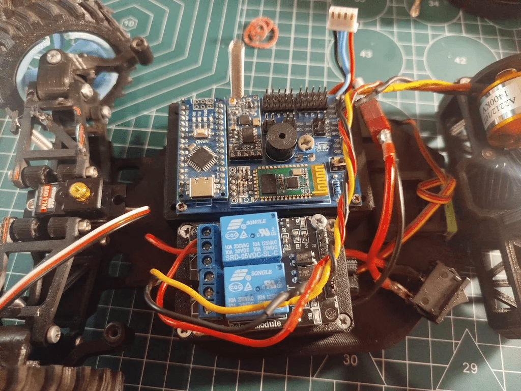 Acrobatic Open-Source Robot, DIY Electric 3D Scanning Turntable, Transparent Arduino UNO Board | DF Maker Weekly (Issue 122)