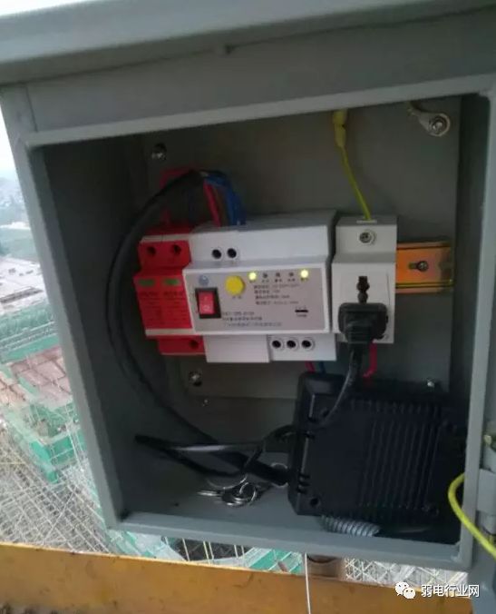 How to Network and Install Tower Crane Monitoring Systems? How to Power Them?