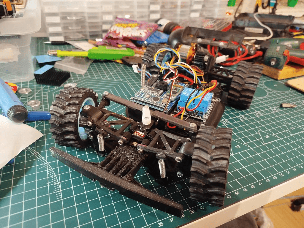 Acrobatic Open-Source Robot, DIY Electric 3D Scanning Turntable, Transparent Arduino UNO Board | DF Maker Weekly (Issue 122)