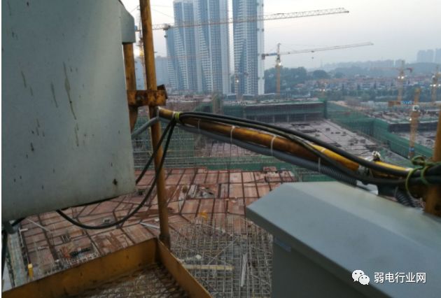 How to Network and Install Tower Crane Monitoring Systems? How to Power Them?