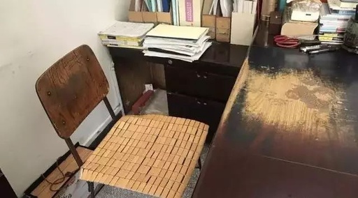 Shocking! The Most 'Beautiful' Desk of a Renowned Academician