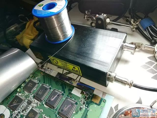 Disassembly of the Vintage Texas Instruments Graphing Calculator: It Can Even Be Overclocked