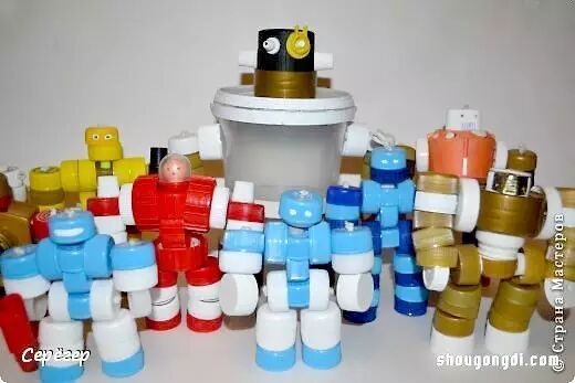 DIY Crafting a Cool Bottle Cap Robot from Recycled Caps