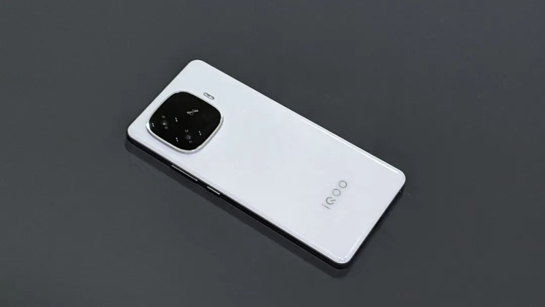 The Endurance of 1999 Yuan: A Review of the iQOO Z9 Turbo