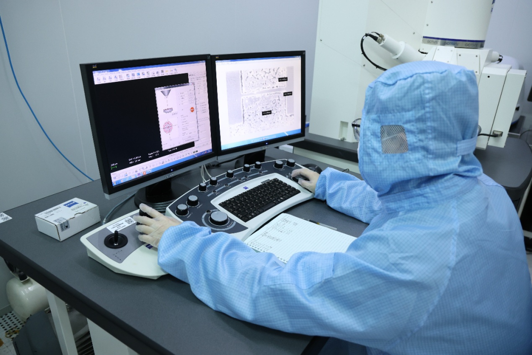 Global Debut! Fudan Team Develops Two-Dimensional Semiconductor Chip "Wuji"