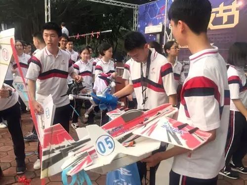 Exciting Innovations! Fancy Flights, DIY Robots... These Zhuhai Students Are Creating Amazing Things!