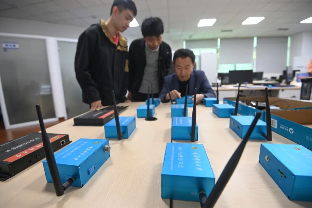 Enabling Factory Equipment to Communicate Freely Like Mobile Phones