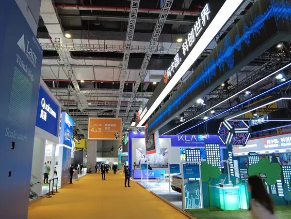U.S. Companies Boldly Court the Chinese Semiconductor Market, While Japanese Firms Proceed with Caution