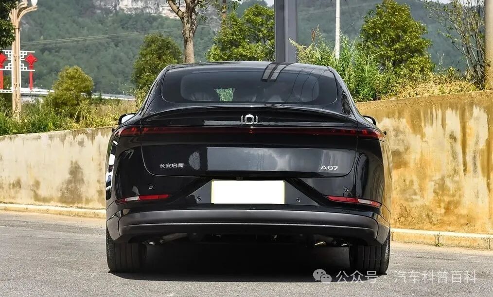 Is the 710km Range C-Class Sedan Priced at 140,000 Yuan a Game Changer or a Leader in Range?