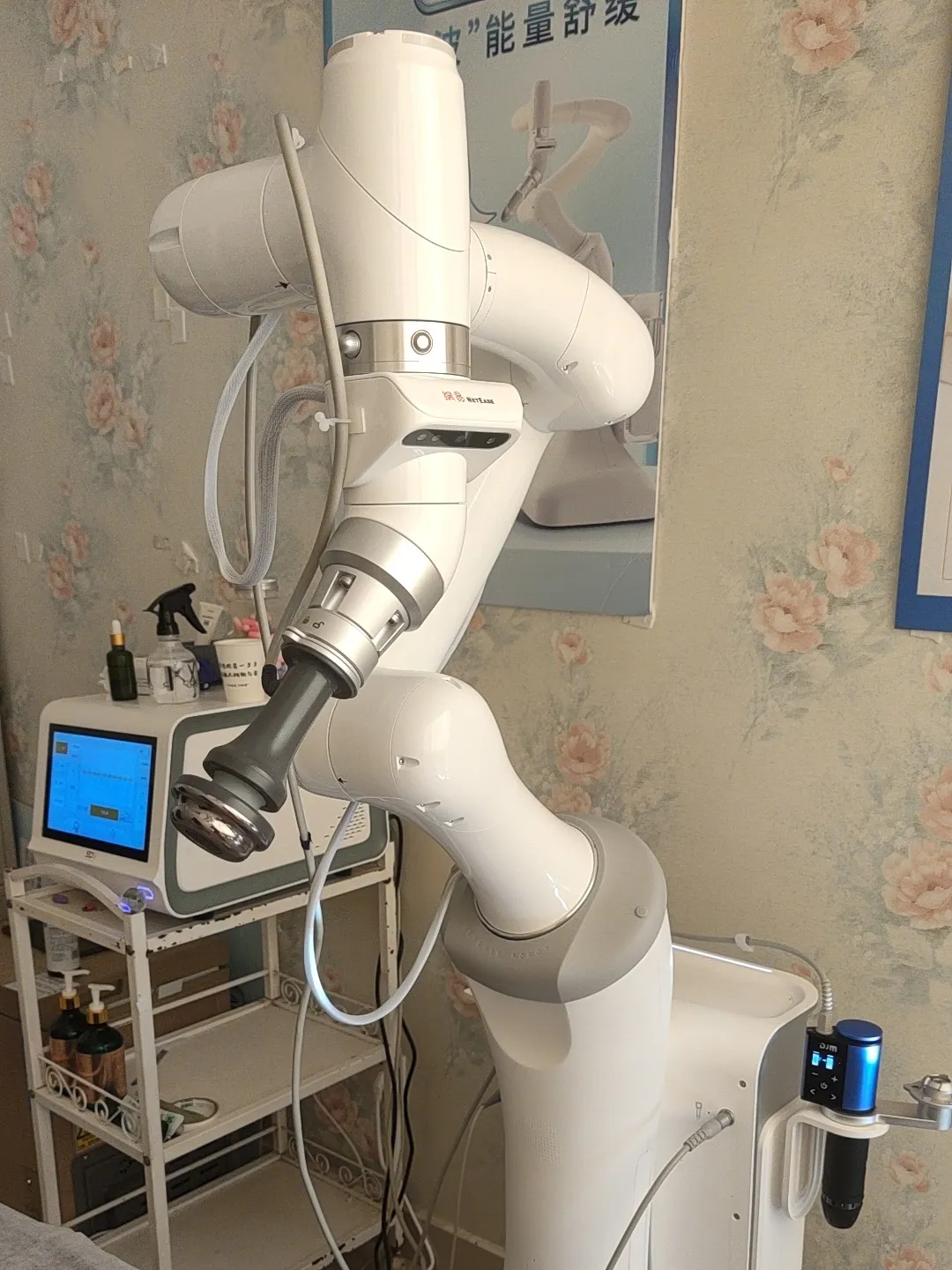 AI Robot Massage: A New Trend for Young People