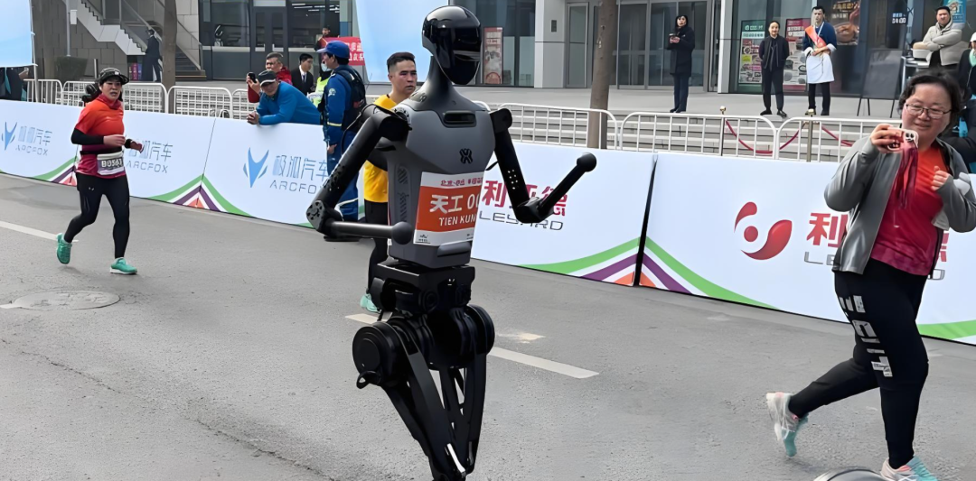 Are Robots Running Marathons Ridiculed? This 'Clumsy' Competition is Quietly Changing the Future of Technology