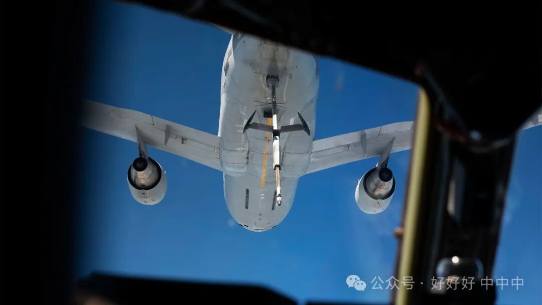 C-17 of the Air Mobility Command Completes First Commercial Aerial Refueling