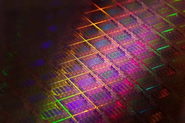 The Most Powerful Domestic Alternative Chip Exposed: Huawei's Secret Weapon is Here! Jensen Huang Publicly Praises Huawei