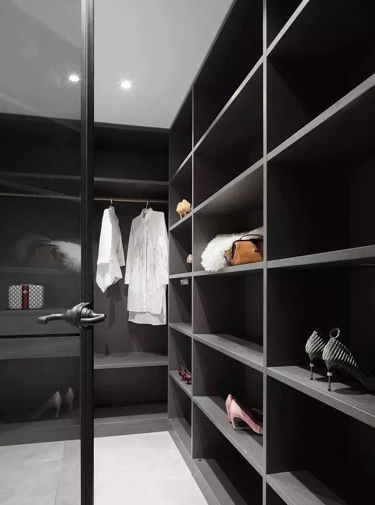 Maximizing Space in Small Walk-in Closets: Open, Walk-in, or Built-in Designs?