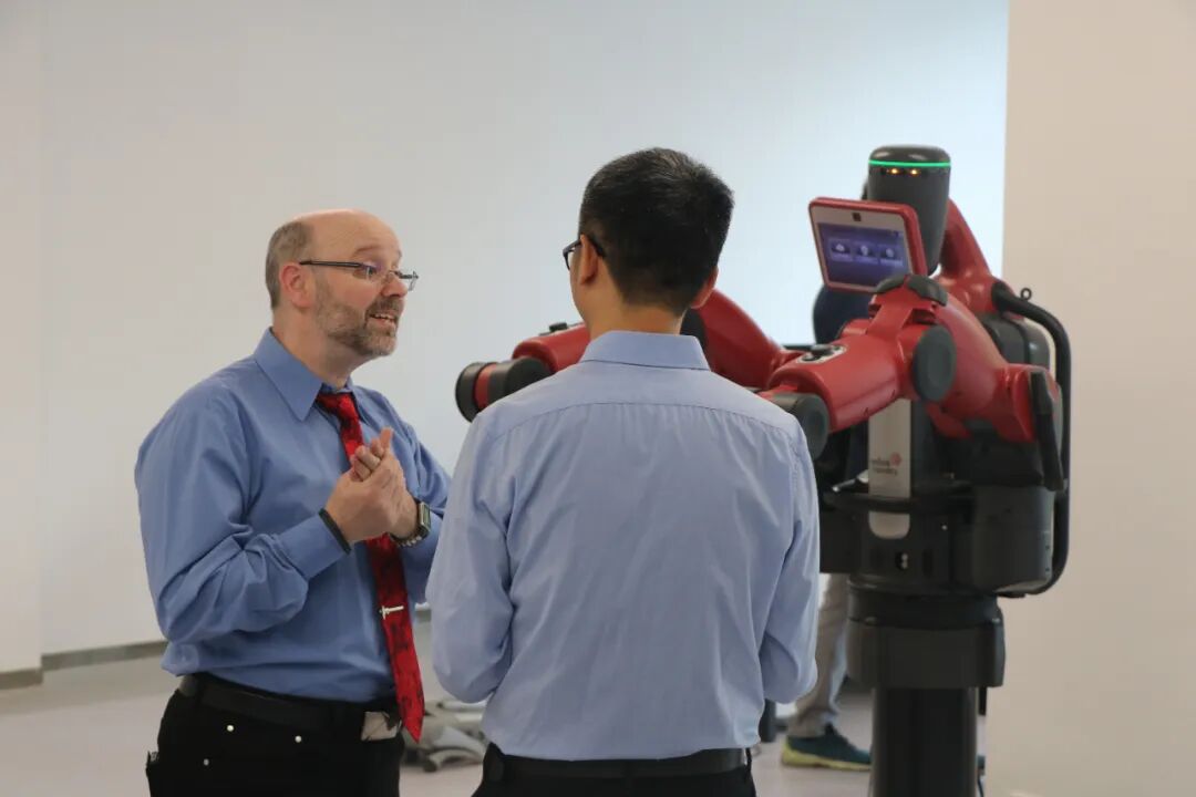 Visit of German Professors to the Modern Robotics Industry College