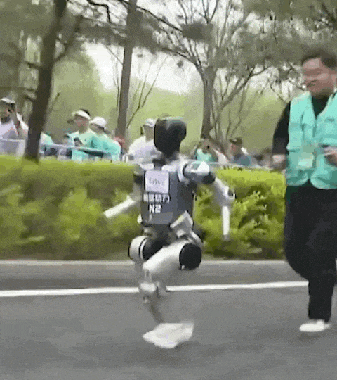 Humanoid Robot Half Marathon: My Son Was Amazed, While Mom Was Exhausted Yet Still Running?