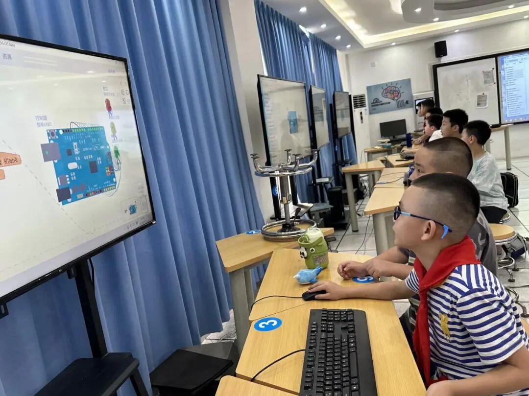 Building Dreams with Technology | Arduino Open Hardware Course: From Zero to Maker, Igniting Innovation