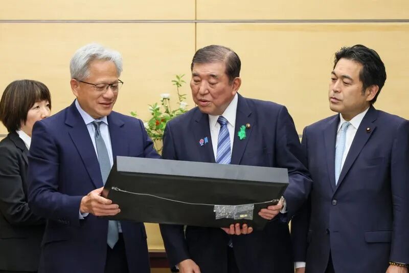 Huang Renxun and Japanese Prime Minister Discuss the Importance of AI Robots for Japan
