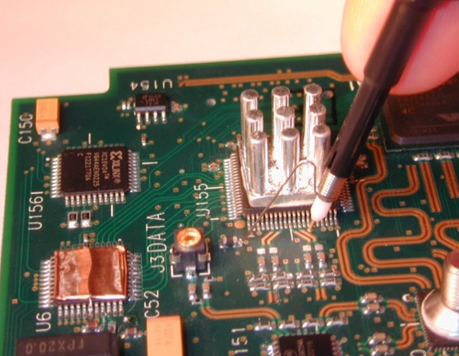 What is the Difference Between Grounding and Ungrounding an Oscilloscope?