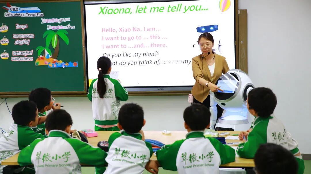 AI Robots and Teachers: Breaking Boundaries in English Education with the "Dual Teacher" Classroom