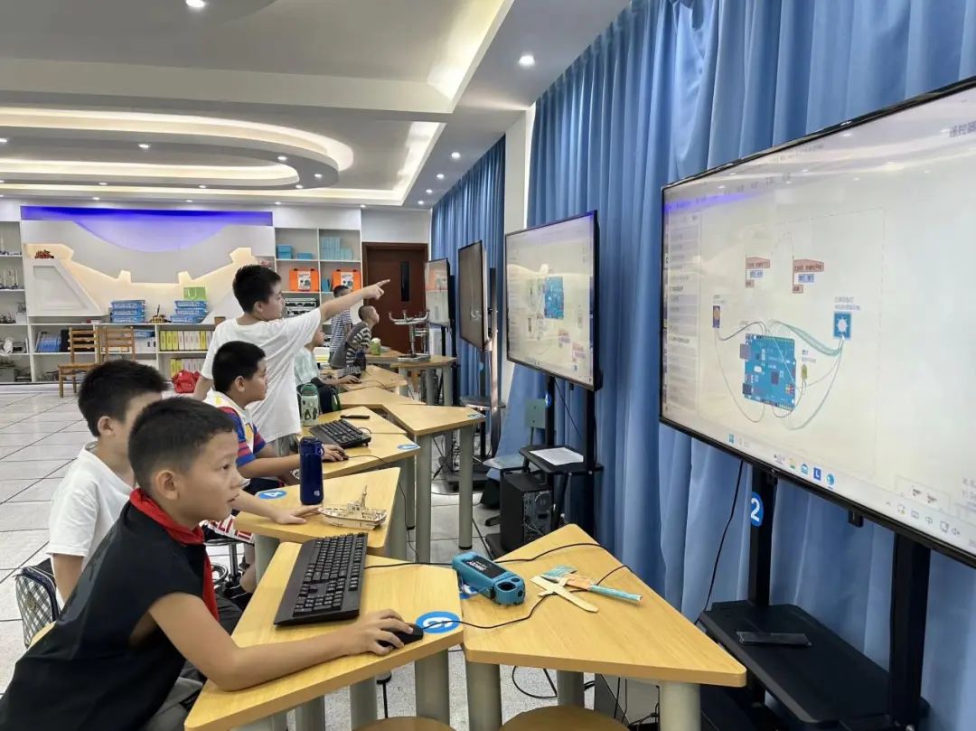 Building Dreams with Technology | Arduino Open Hardware Course: From Zero to Maker, Igniting Innovation