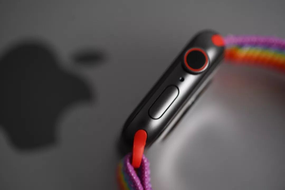 Hands-On with Apple's New Smartwatch! Why is it Selling Like Crazy Worldwide? After This Review, I Understand...