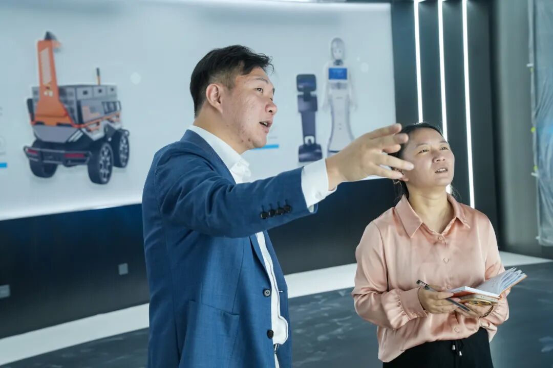 Innovative Pioneer in AI Robotics: Chen Rongheng