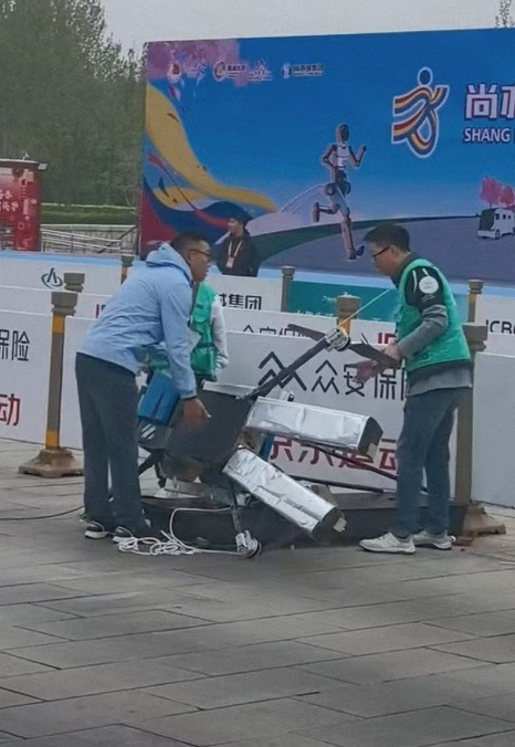 Humanoid Robot Half Marathon: My Son Was Amazed, While Mom Was Exhausted Yet Still Running?