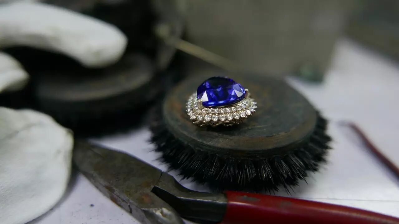 3D Printed 7.82 Carat Gemstone Engagement Ring! It Can Transform!