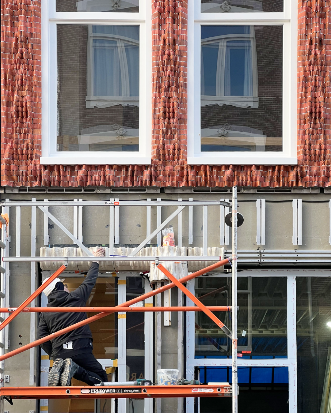 3D Printed Tiles Enhance the Elegance of Boutique Store Facades