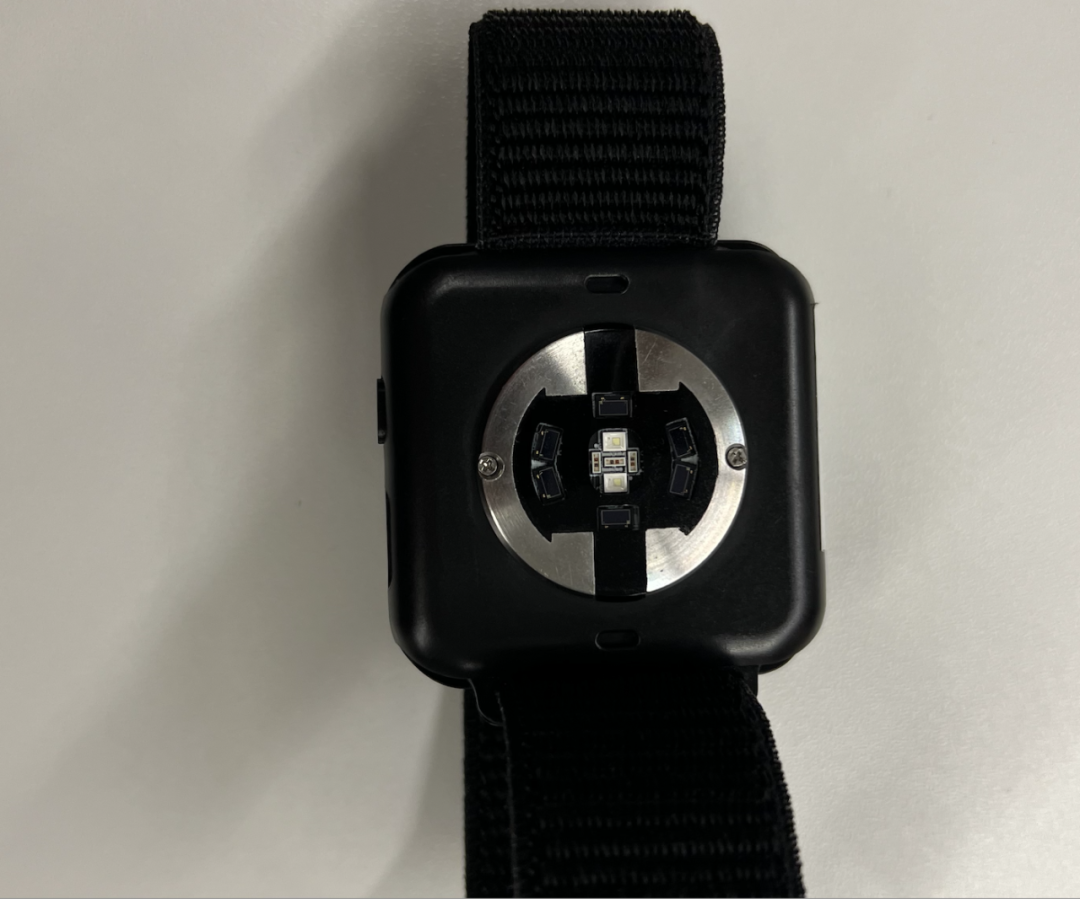 How Smartwatches Monitor Your Heart Rate, Blood Oxygen, and ECG?