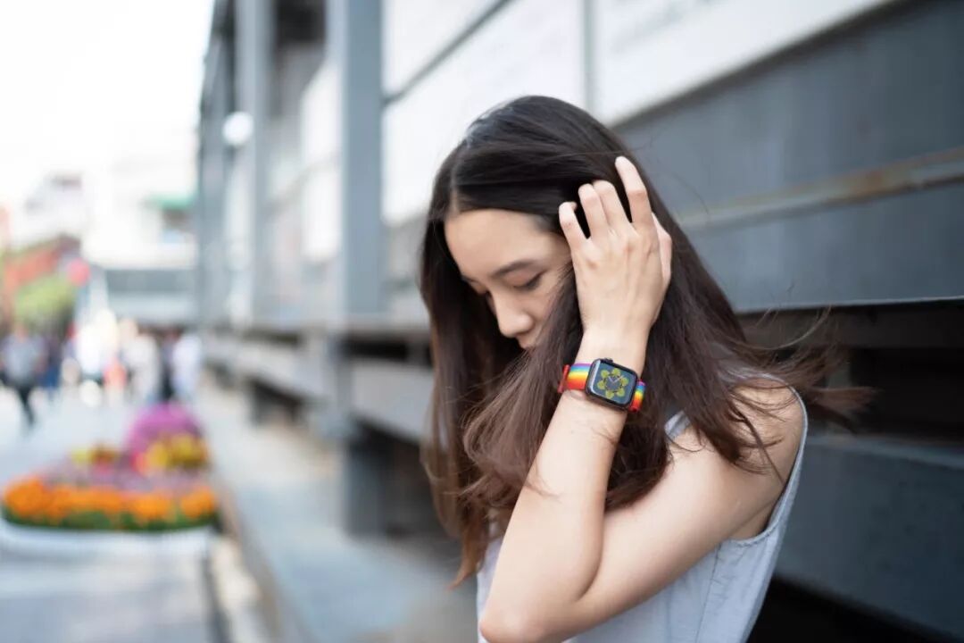 Hands-On with Apple's New Smartwatch! Why is it Selling Like Crazy Worldwide? After This Review, I Understand...