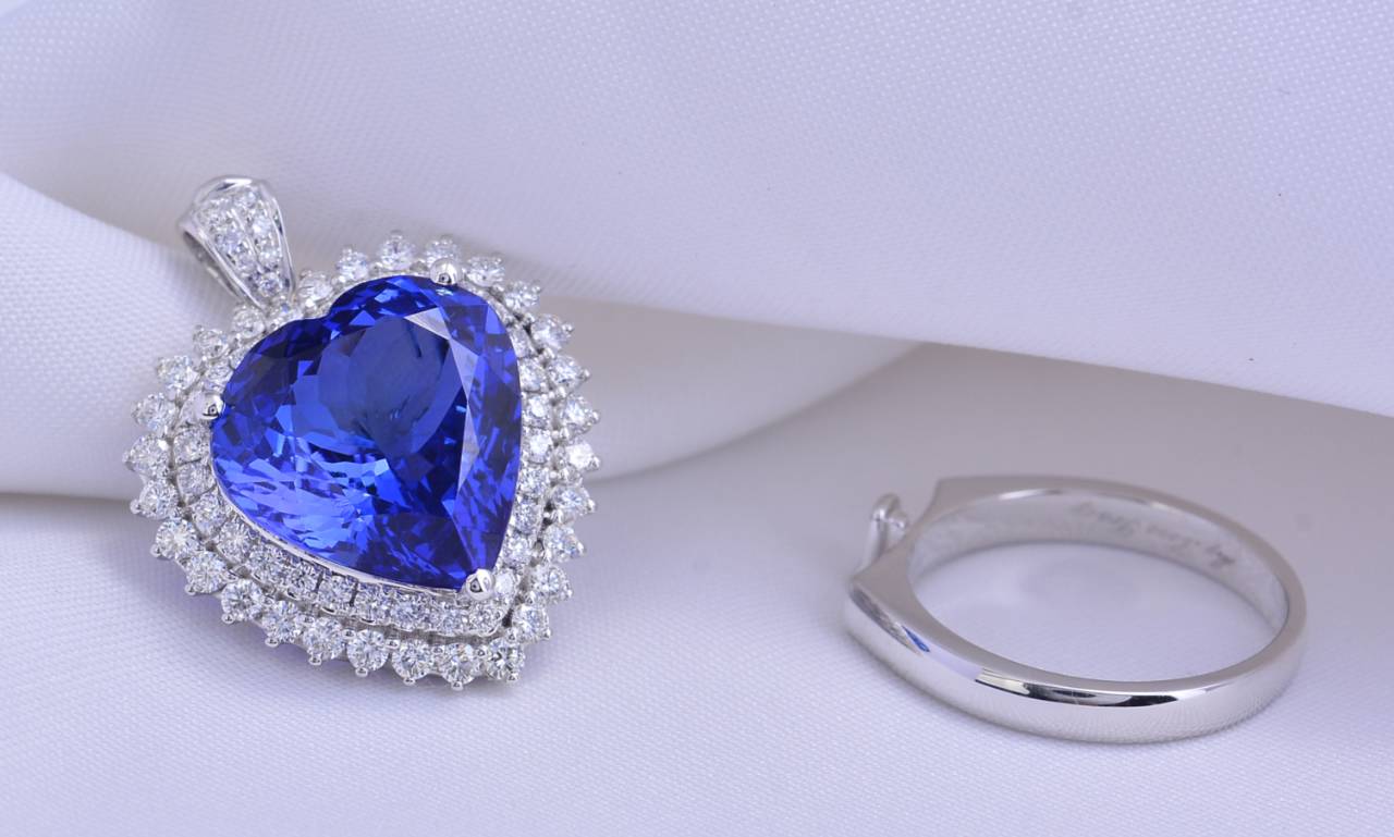 3D Printed 7.82 Carat Gemstone Engagement Ring! It Can Transform!