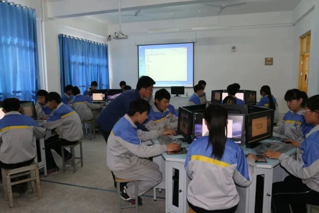 Introduction to the Computer Application Program at Linqing Industrial School
