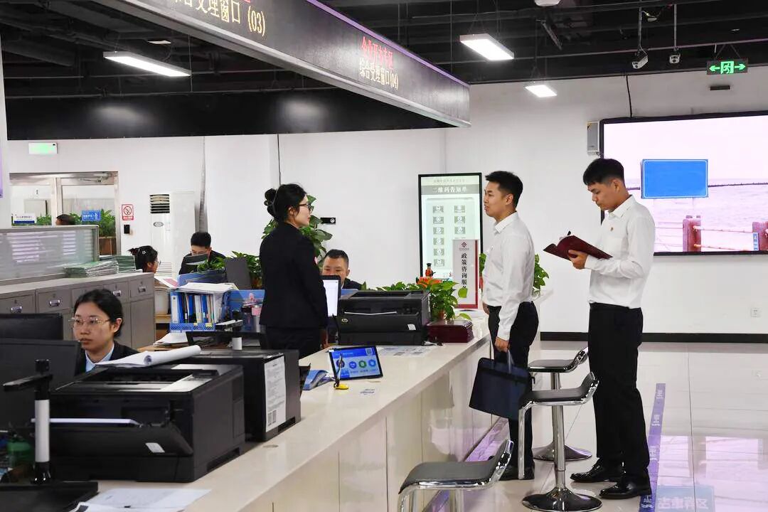 Embedded Supervision Enhances the Business Environment