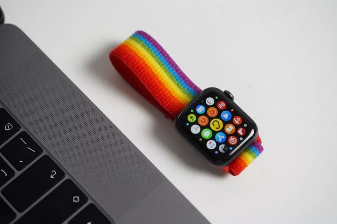 Hands-On with Apple's New Smartwatch! Why is it Selling Like Crazy Worldwide? After This Review, I Understand...