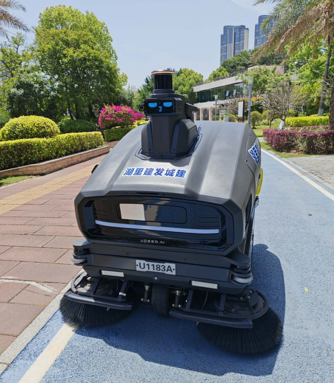 When AI Robots Become New Allies in Daily Park Management