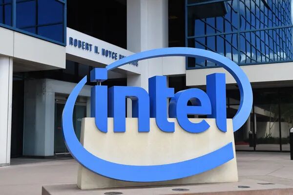 PC Chip Landscape Shifts: AMD Completes 2nm Chip Taping Out, Intel Faces Two Major Dilemmas