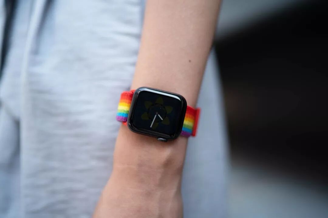 Hands-On with Apple's New Smartwatch! Why is it Selling Like Crazy Worldwide? After This Review, I Understand...