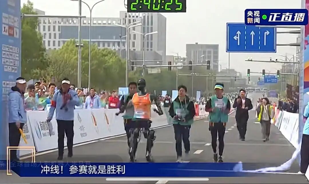 Beijing Yizhuang Robot Participates in Marathon, Bringing Laughter with Its Adorable Moves: Is There Still Meaning for Humans to Run Marathons in the Future?